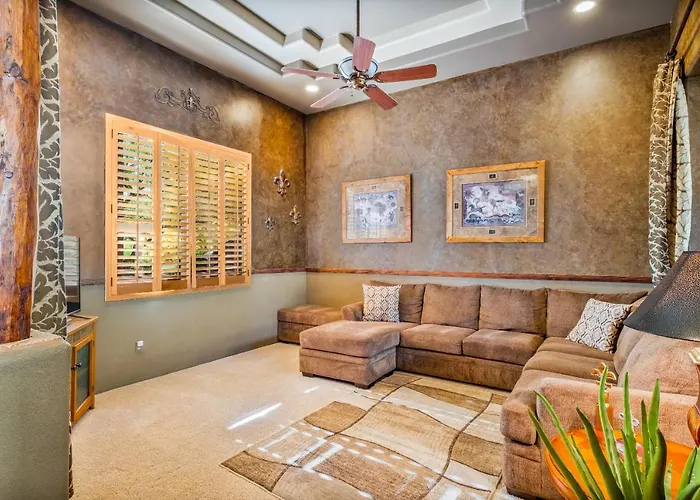 Quail Mountain Desert Resort: Heated Pool, Mt Vews, Br's King & Tv's, Hiking Mesa