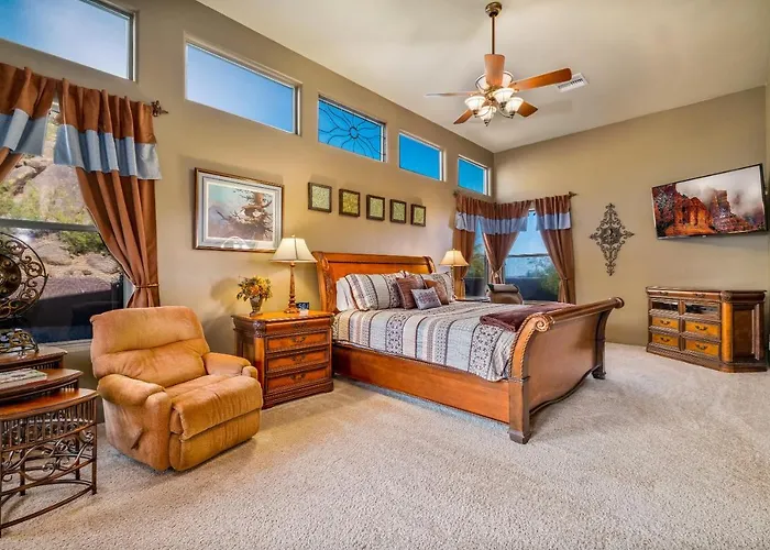 Holiday home Quail Mountain Desert Resort: Heated Pool, Mt Vews, Br's King & Tv's, Hiking Mesa
