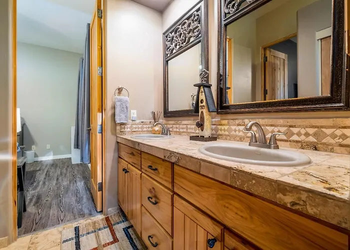 Holiday home Quail Mountain Desert Resort: Heated Pool, Mt Vews, Br's King & Tv's, Hiking Mesa