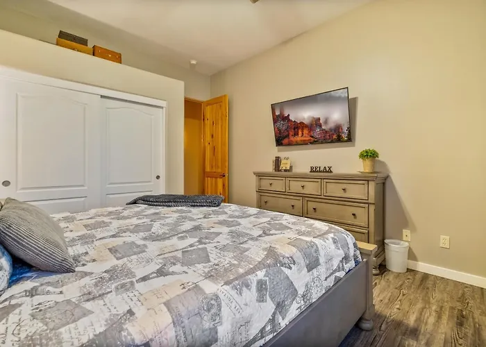 Quail Mountain Desert Resort: Heated Pool, Mt Vews, Br's King & Tv's, Hiking Holiday home *