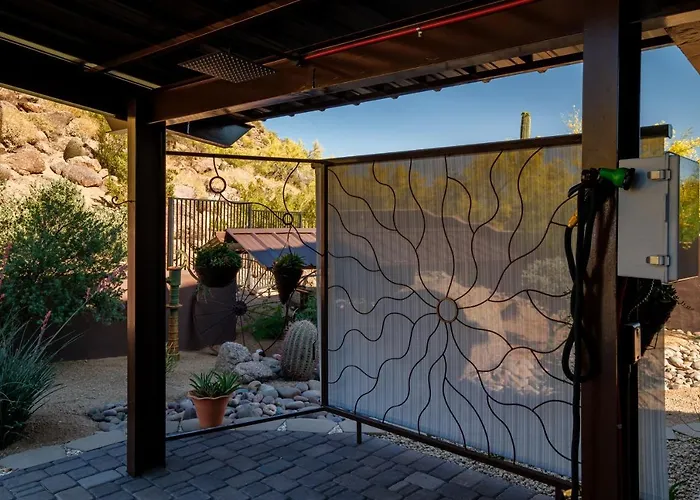 Quail Mountain Desert Resort: Heated Pool, Mt Vews, Br's King & Tv's, Hiking Holiday home Mesa