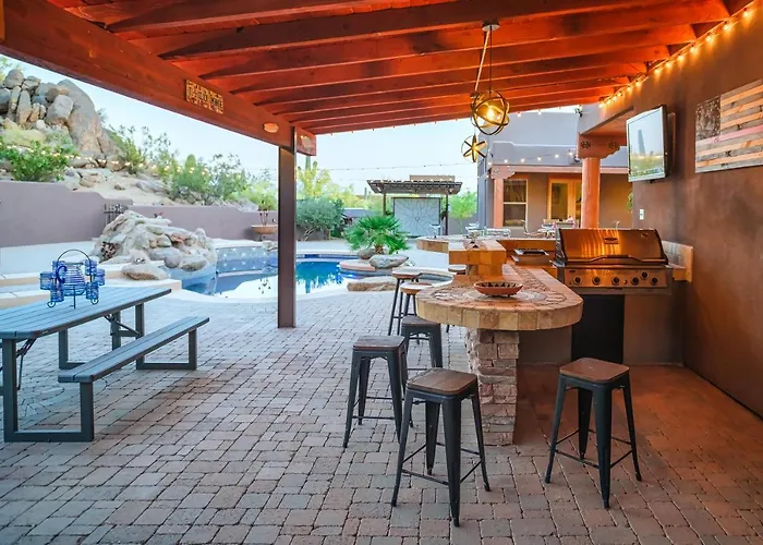 Quail Mountain Desert Resort: Heated Pool, Mt Vews, Br's King & Tv's, Hiking * Mesa