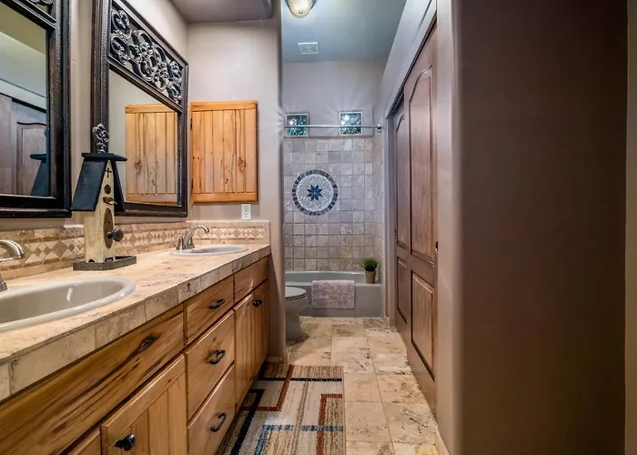 Quail Mountain Desert Resort: Heated Pool, Mt Vews, Br's King & Tv's, Hiking Holiday home