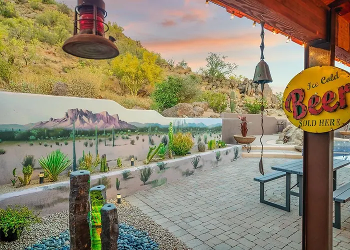 Quail Mountain Desert Resort: Heated Pool, Mt Vews, Br's King & Tv's, Hiking *
