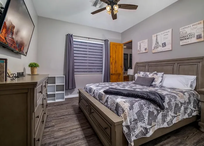Holiday home Quail Mountain Desert Resort: Heated Pool, Mt Vews, Br's King & Tv's, Hiking *