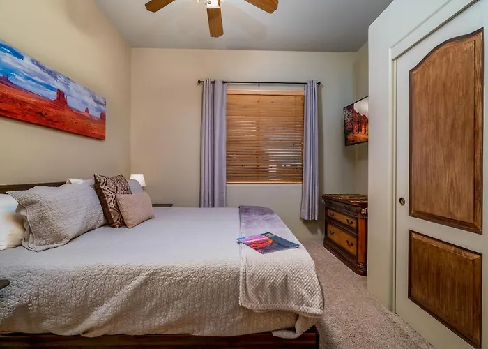 Holiday home Quail Mountain Desert Resort: Heated Pool, Mt Vews, Br's King & Tv's, Hiking Mesa
