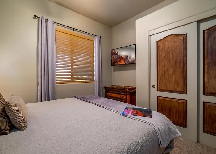 Holiday home Quail Mountain Desert Resort: Heated Pool, Mt Vews, Br's King & Tv's, Hiking *