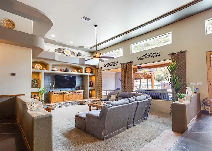 Quail Mountain Desert Resort: Heated Pool, Mt Vews, Br's King & Tv's, Hiking Holiday home *