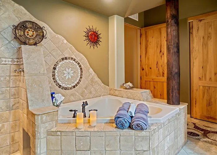 Quail Mountain Desert Resort: Heated Pool, Mt Vews, Br's King & Tv's, Hiking Mesa