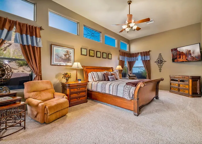 Quail Mountain Desert Resort: Heated Pool, Mt Vews, Br's King & Tv's, Hiking
