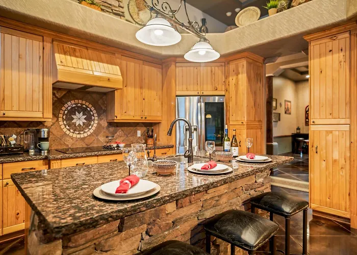Quail Mountain Desert Resort: Heated Pool, Mt Vews, Br's King & Tv's, Hiking Holiday home *